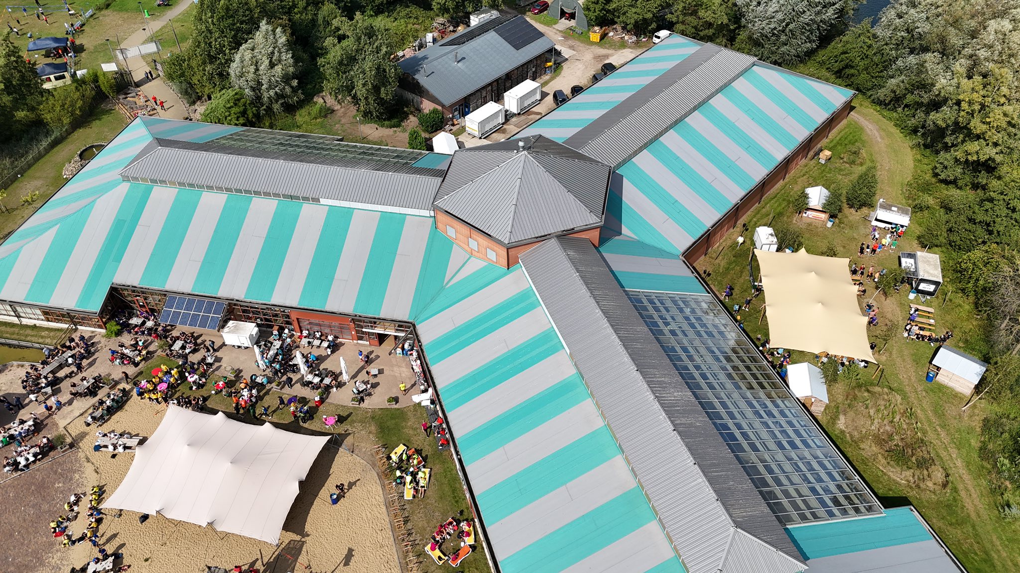 Kinderen spelend op het park