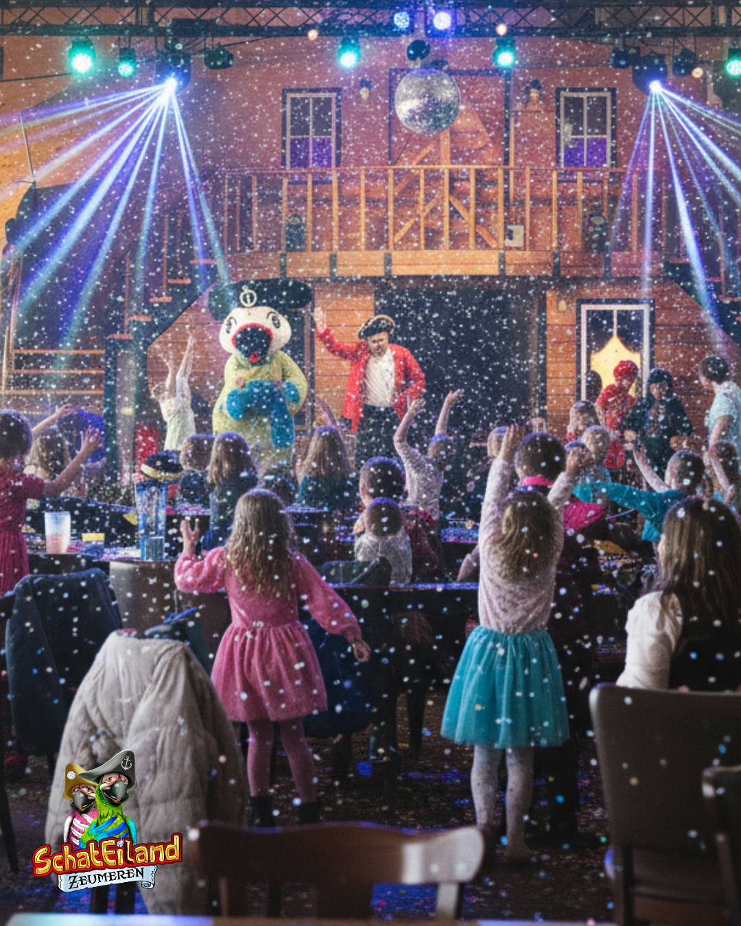 Dansende kinderen bij kinderdisco bij Schateiland Zeumeren